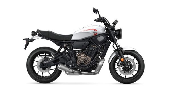 Moto Yamaha XSR 700 año 2024 vista lateral